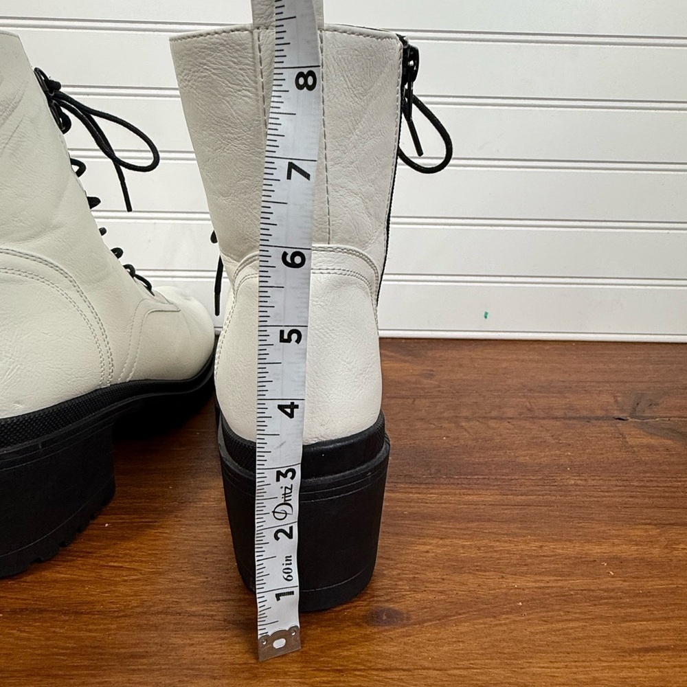 Mia women’s white & black lace up/side zipper combat/moto heeled boots. Size 8 - Picture 12 of 13